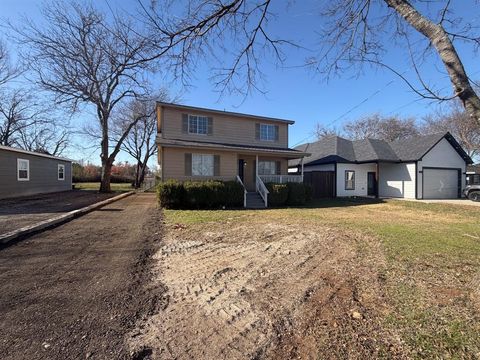 Photo of 493 N Bryant Avenue, Midlothian, TX 76065 (MLS # 21160576)