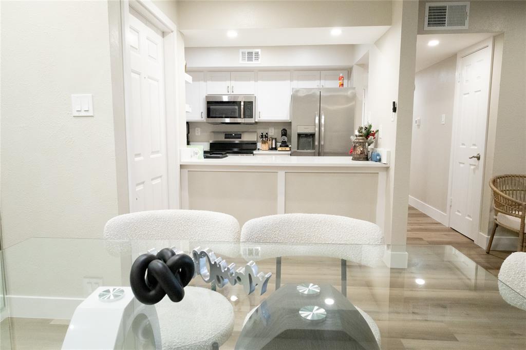 Cambridge Condo Ph 01 03 - Residential