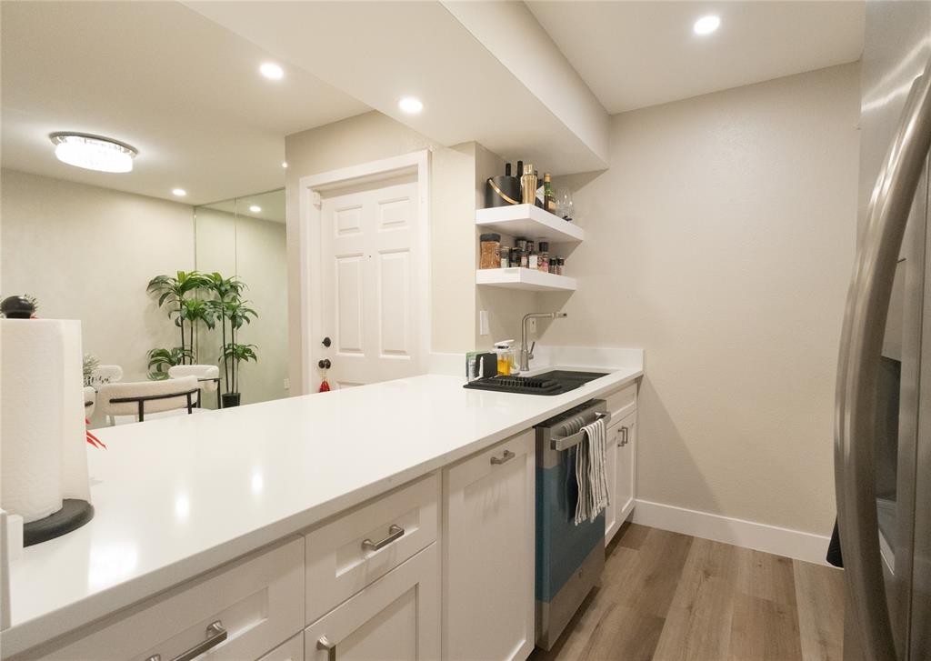 Cambridge Condo Ph 01 03 - Residential