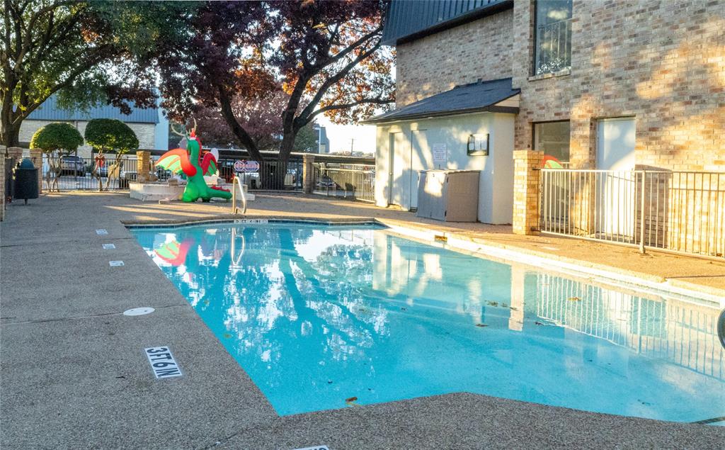 Cambridge Condo Ph 01 03 - Residential