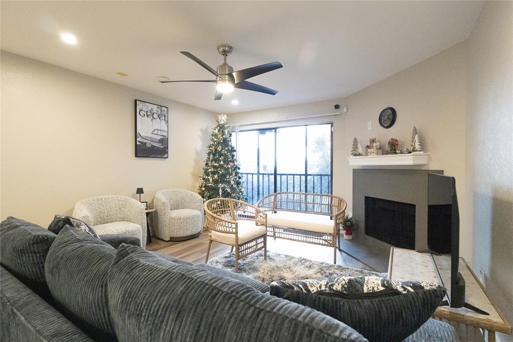 Cambridge Condo Ph 01 03 - Residential