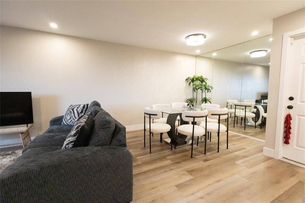 Cambridge Condo Ph 01 03 - Residential