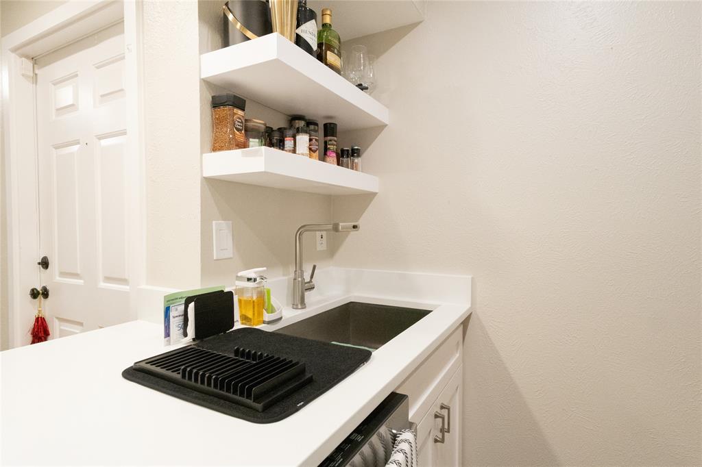 Cambridge Condo Ph 01 03 - Residential