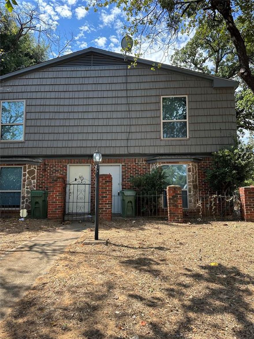 Move in ready 2 bed 2.5 bath half duplex for rent. In good condition and clean. No garage. Street or backyard parking. $100 of the rent covers water. If water bill is more than $100 renter responsible for the difference.