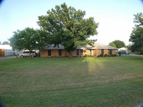 Photo of 122 Stagecoach Drive, Red Oak, TX 75154 (MLS # 21092213)