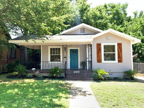 Photo of 2628 Wilkinson Avenue, Fort Worth, TX 76103 (MLS # 21331303)