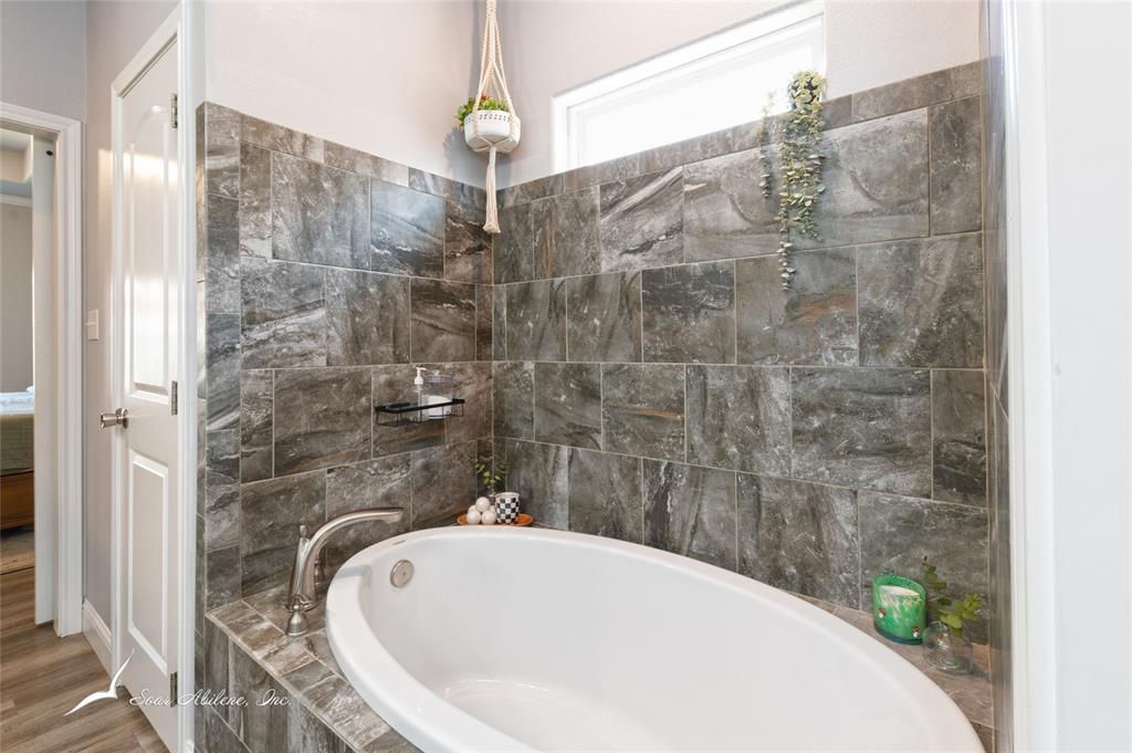 Abilene, Texas 79606, United States, 3 Bedrooms Bedrooms, ,3 BathroomsBathrooms,Residential,Active,91073