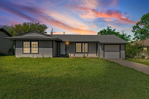 Photo of 1704 Langford Street, Greenville, TX 75401 (MLS # 21231320)