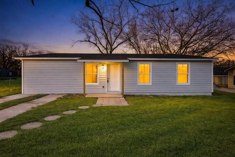 Tiny photo for 928 Hackamore Street, White Settlement, TX 76108 (MLS # 21189694)