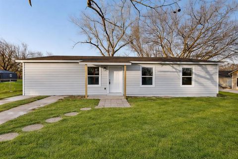 Photo of 928 Hackamore Street, White Settlement, TX 76108 (MLS # 21189694)