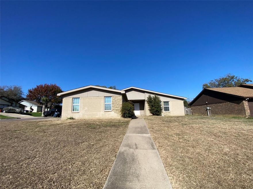 Adorable 3 bedroom, 2 bathroom home on a corner lot in Fort Worth! This property features a spacious living room, dedicated dining area and an eat in kitchen. This home has a galley kitchen with a brand new oven! The flooring is a light colored laminate and the living and kitchen area have lots of windows that allow tons of natural light inside! The bedrooms have walk in closets, ceiling fans and the Primary bathroom is quite spacious with two walk in closets and separate vanities. The backyard is very spacious, with a covered patio area and allows for all of your entertaining needs! This home will not last long, call to set-up your showing today!
