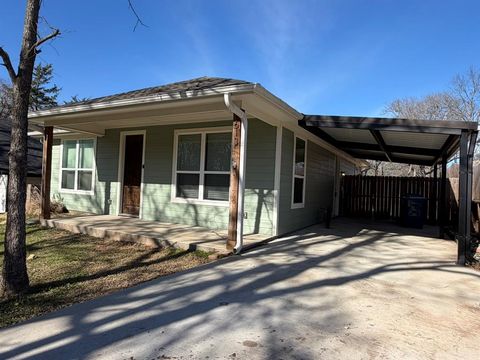 Photo of 613 W Parnell, Denison, TX 75020 (MLS # 21150135)