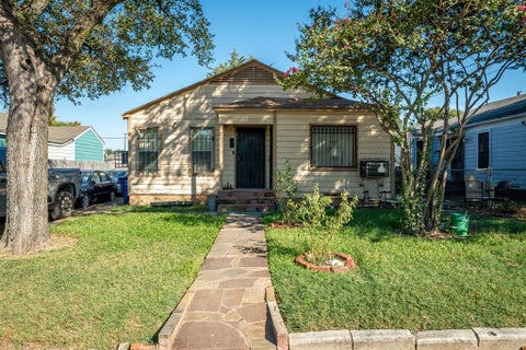 Photo of 2017 Lea Crest Drive, Dallas, TX 75216 (MLS # 21387884)