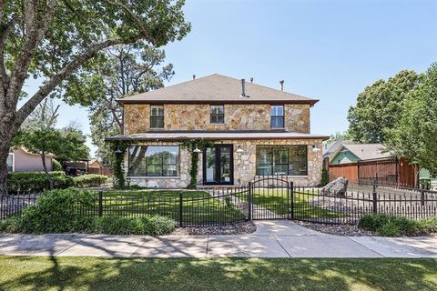 Photo of 221 N Lucas Drive, Grapevine, TX 76051 (MLS # 21266160)