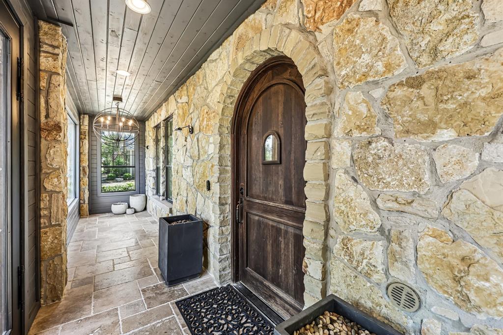 221 N Lucas Drive