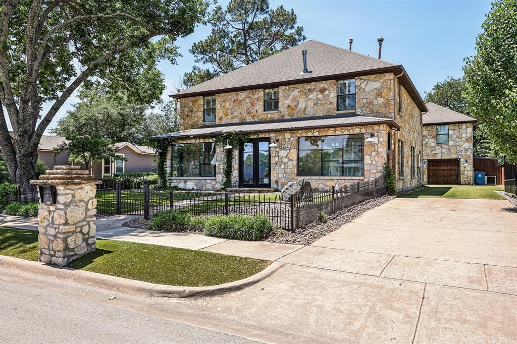 221 N Lucas Drive