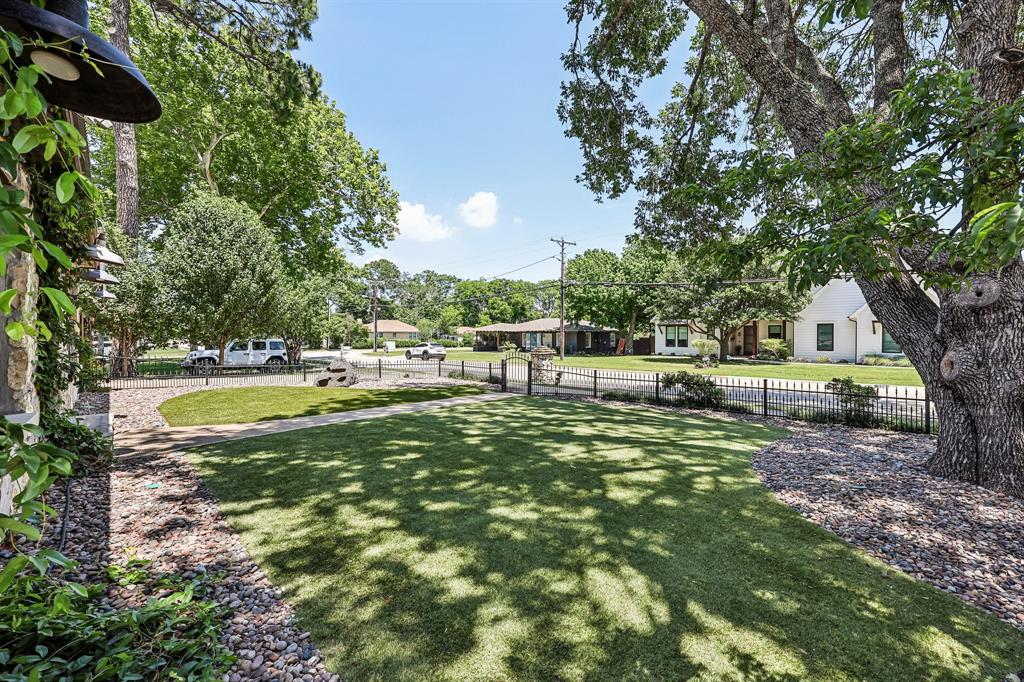 221 N Lucas Drive