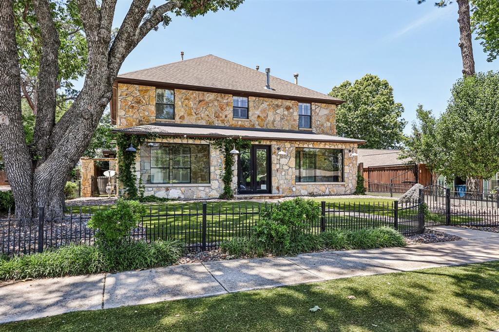 221 N Lucas Drive