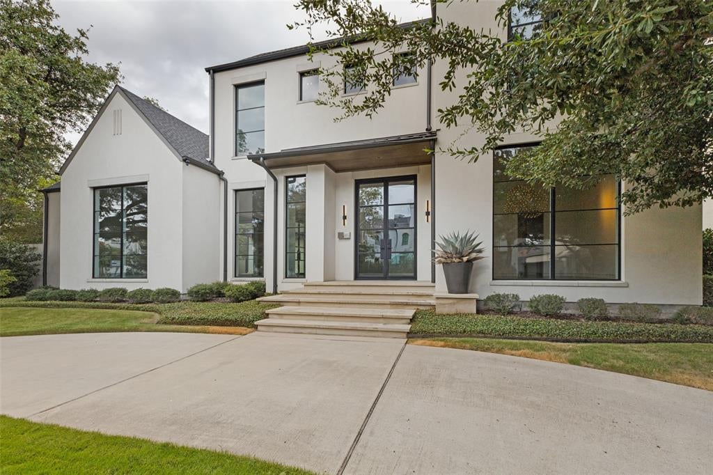 4352 Fairfax Avenue