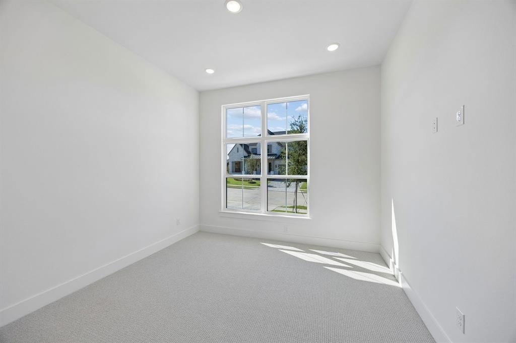 211 Nightfall Dr