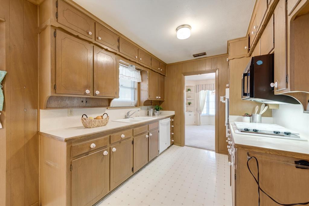 Brook Hollow Bedford - Residential