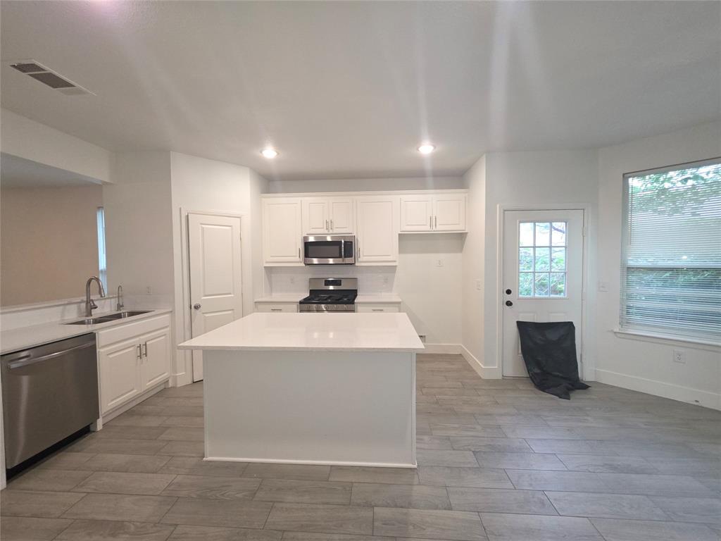 Mays Brook Spring Ave 02 - Residential