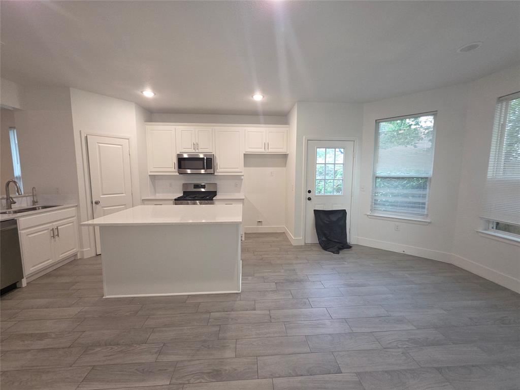 Mays Brook Spring Ave 02 - Residential