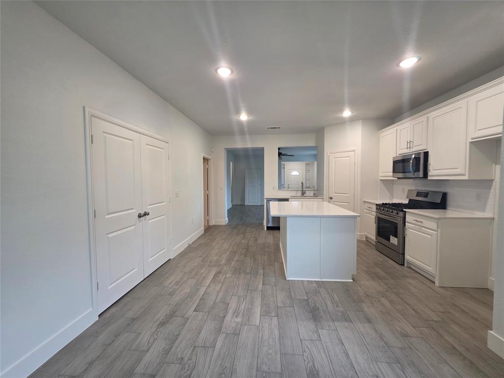 Mays Brook Spring Ave 02 - Residential