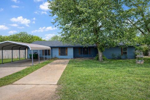 Photo of 309 Simpson Drive, Southmayd, TX 75092 (MLS # 21237820)