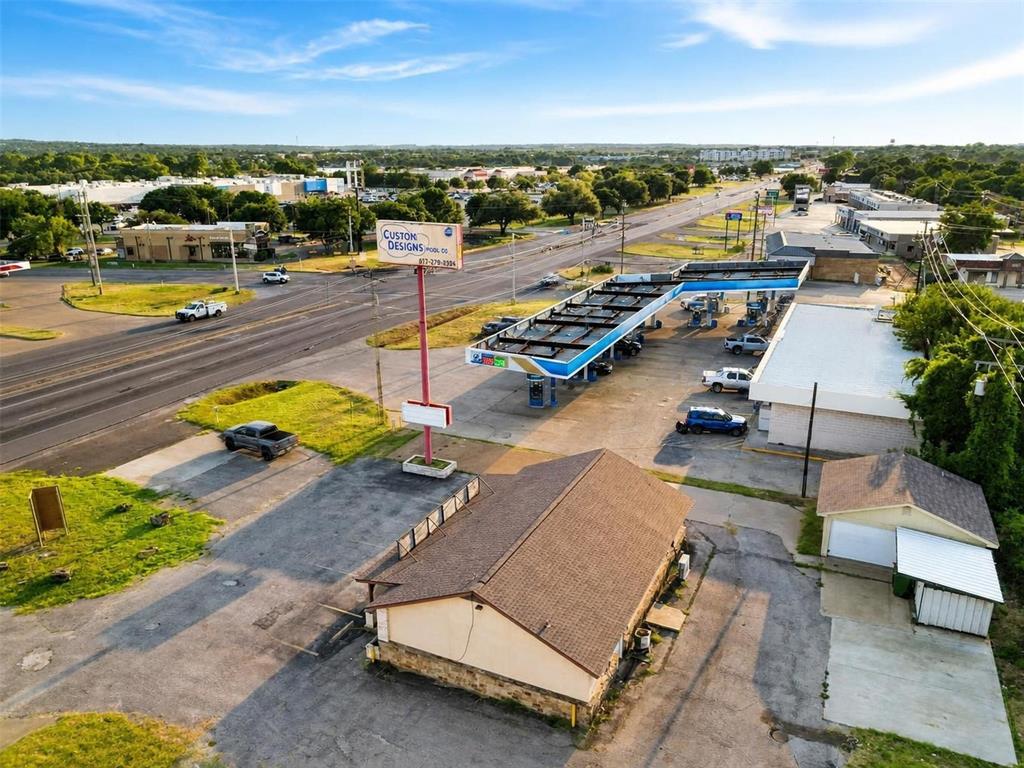 904 E US Highway 377