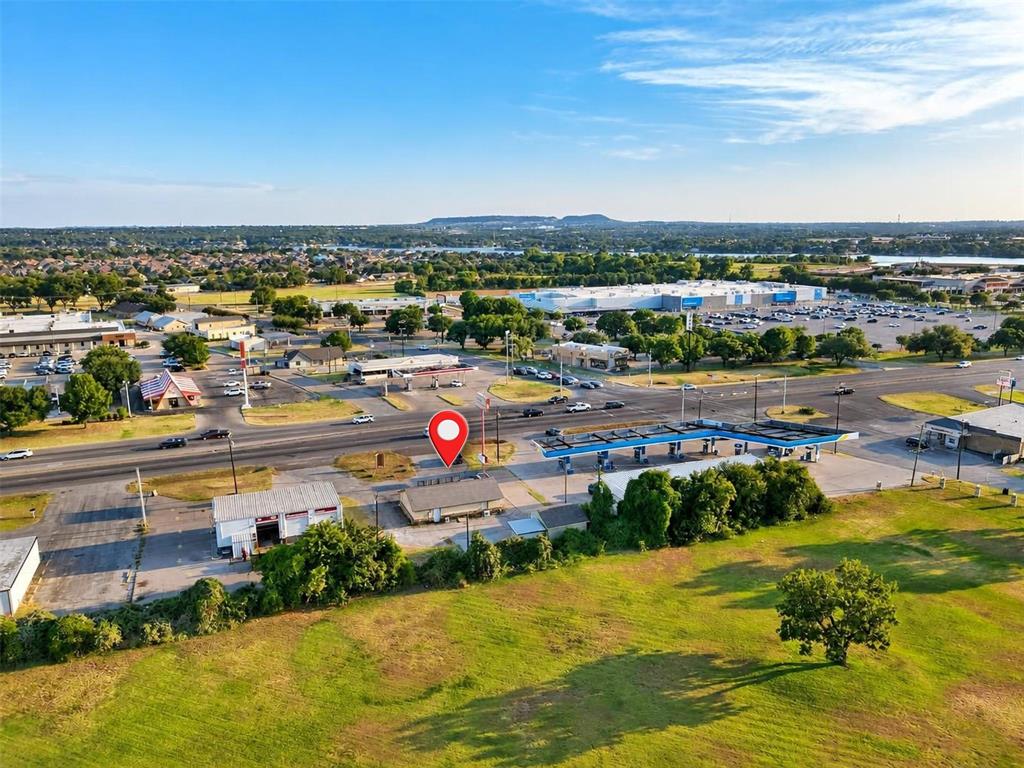 904 E US Highway 377