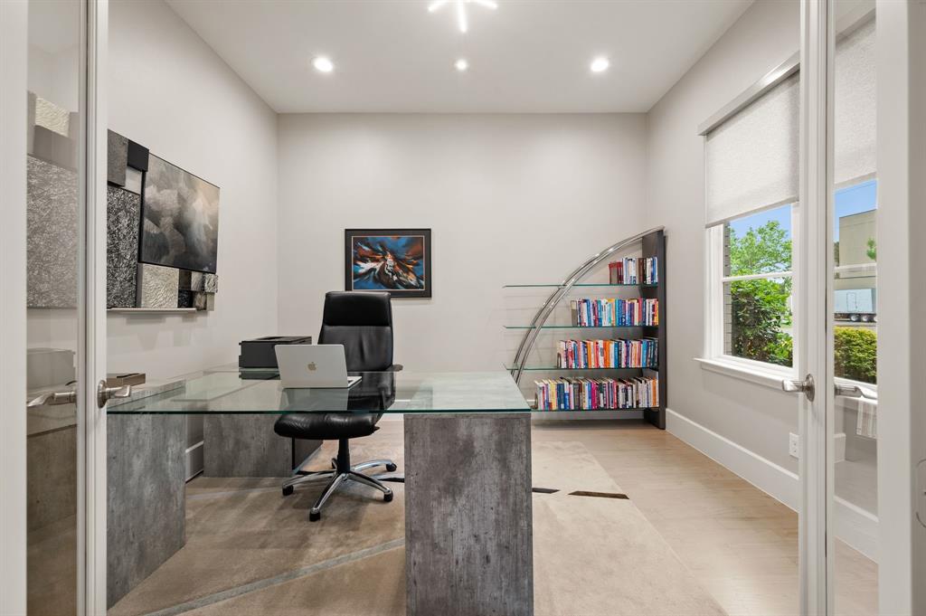6811 Del Norte Lane