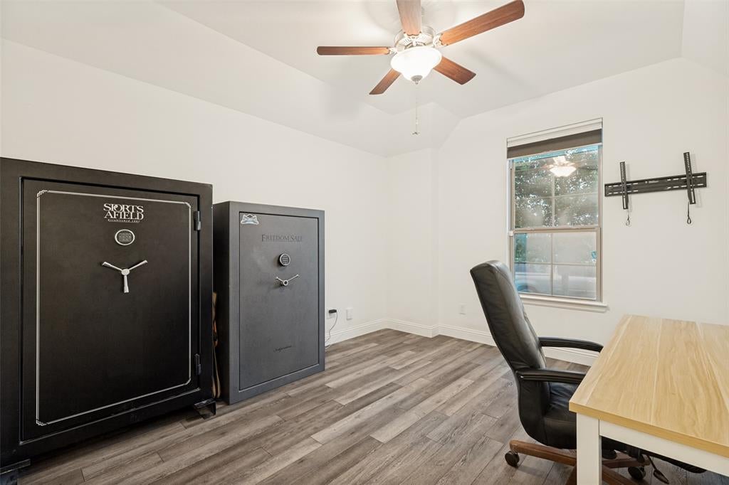4015 Cloverleaf Trail