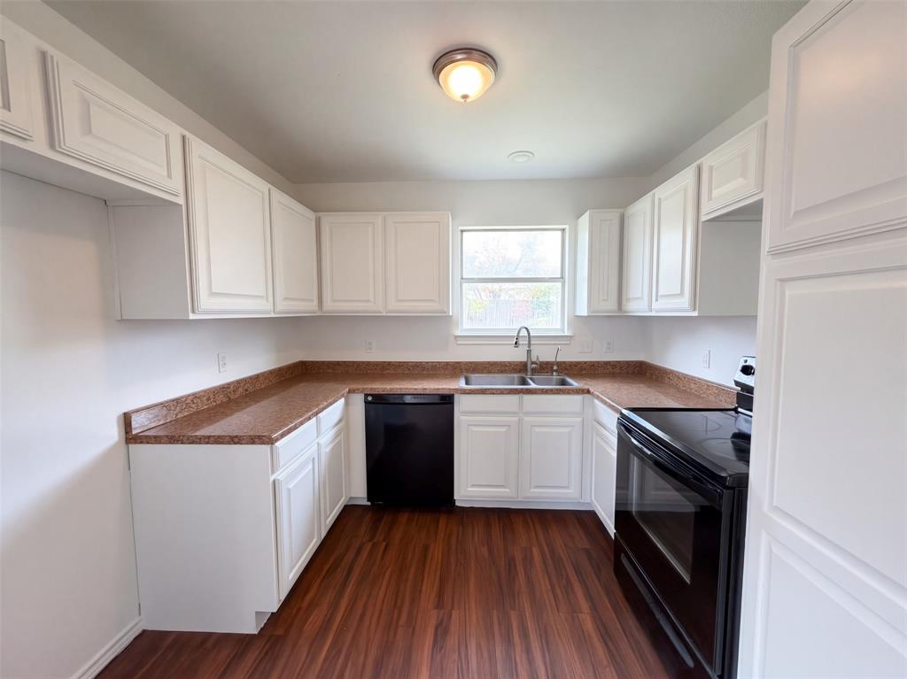 208 Comanche Trail