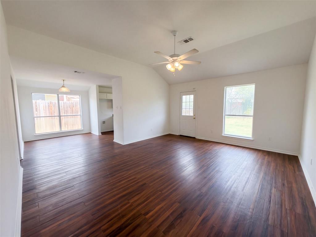 208 Comanche Trail