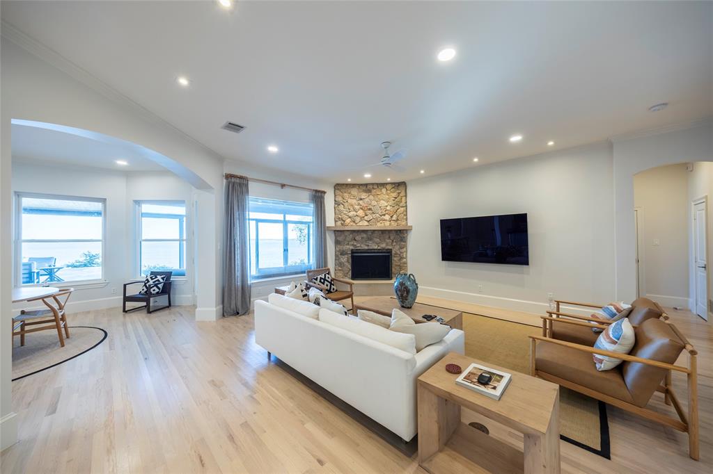 Emerald Sound At Lake Lewisville - Residential