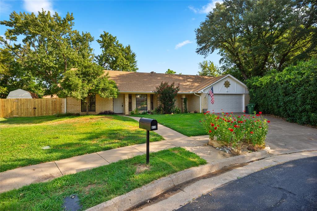 913 Kensington Court
