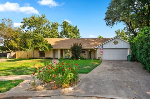 913 Kensington Court Bedford TX 76021