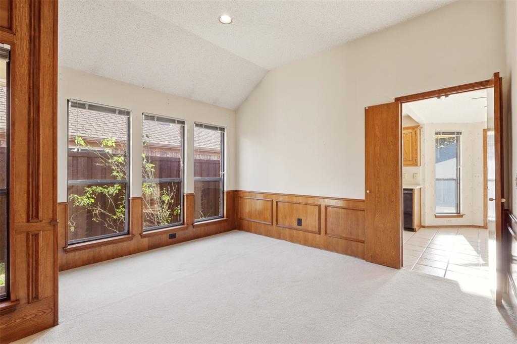 1100 Pin Oak Lane