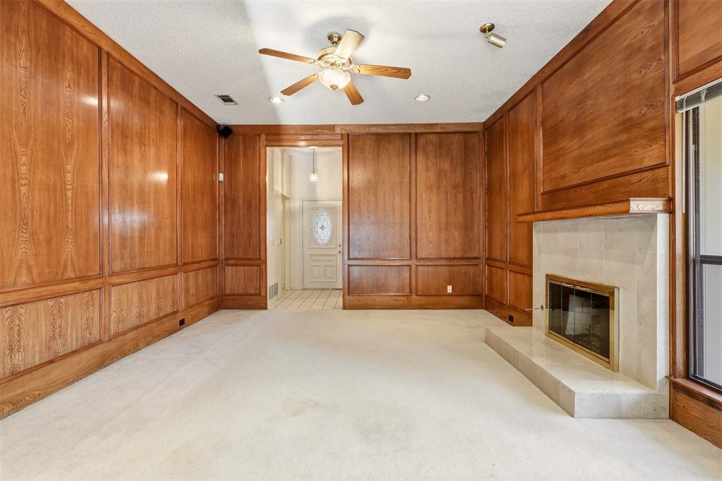 1100 Pin Oak Lane