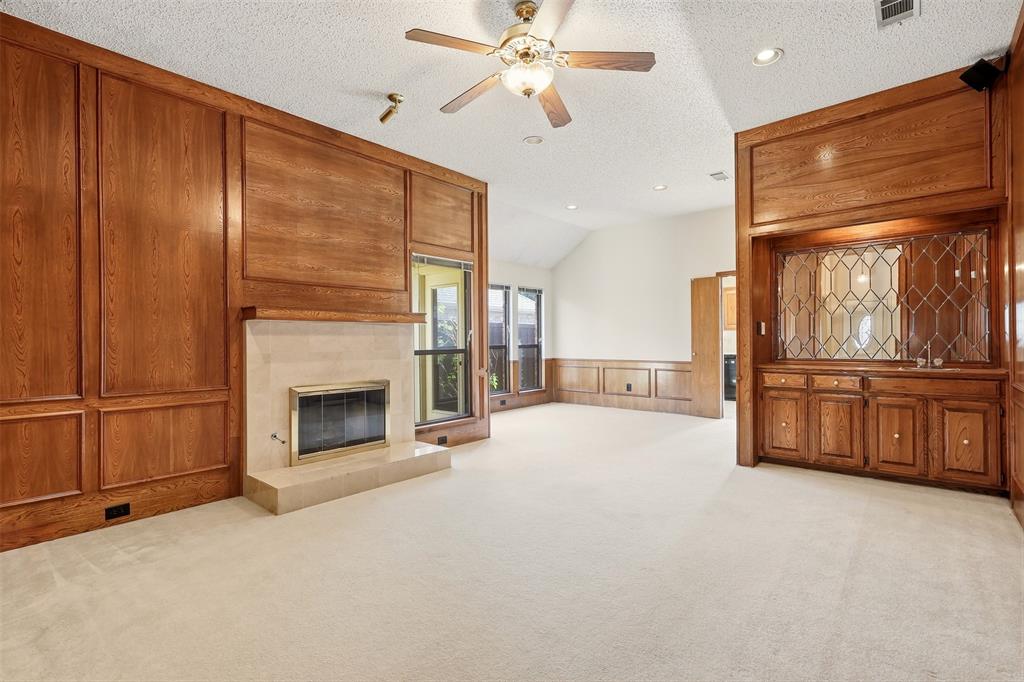 1100 Pin Oak Lane