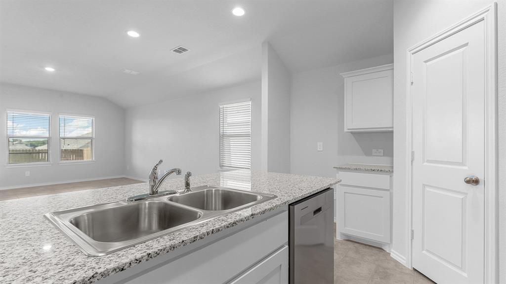 2220 WHITE BUFFALO Way