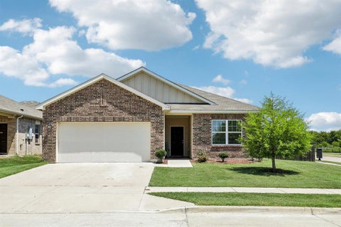 Photo of 5300 Shady Springs Trail, Fort Worth, TX 76179 (MLS # 21322491)