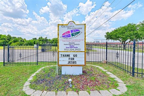 1012 E Wintergreen Road DeSoto TX 75115