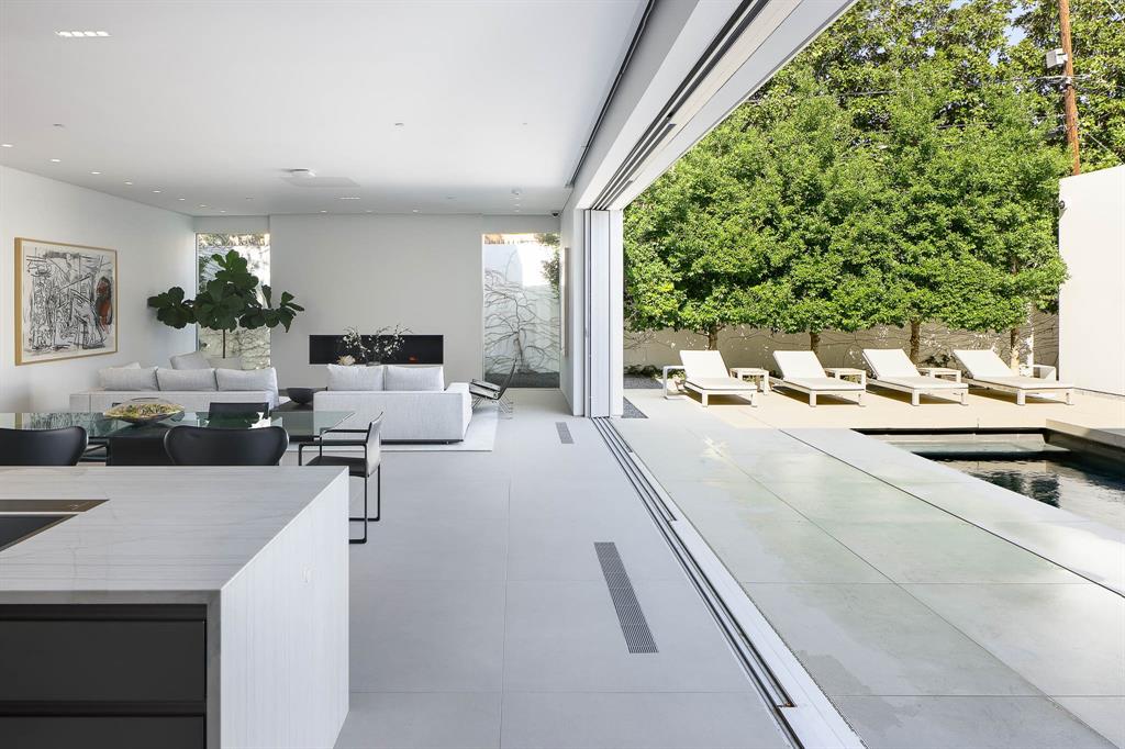 4208 Beverly Drive