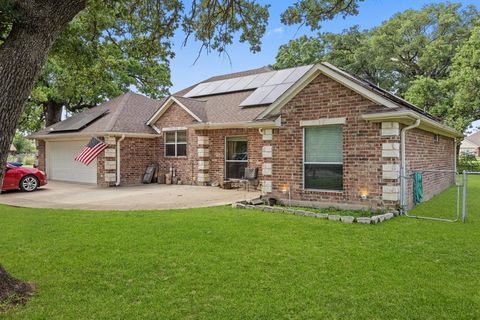 Photo of 118 Cagle, Quinlan, TX 75474 (MLS # 20986348)