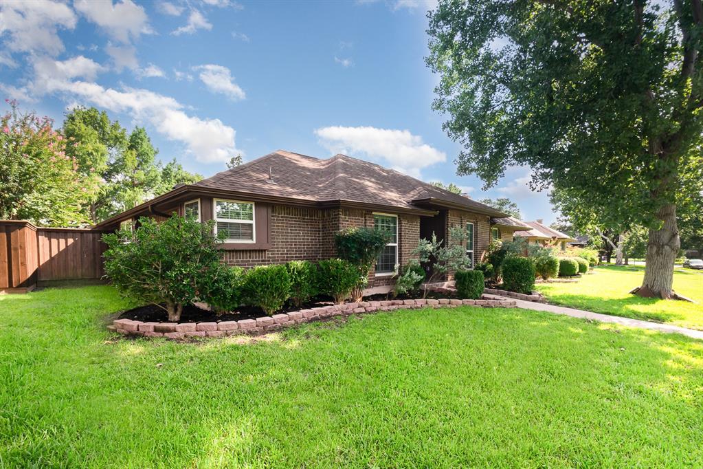 1916 Lansdown Drive