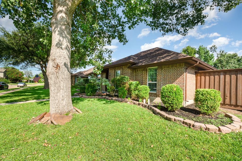 1916 Lansdown Drive
