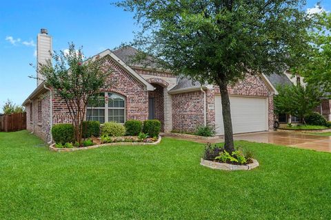 Photo of 4521 Lakeside Hollow Street, Fort Worth, TX 76262 (MLS # 21282443)