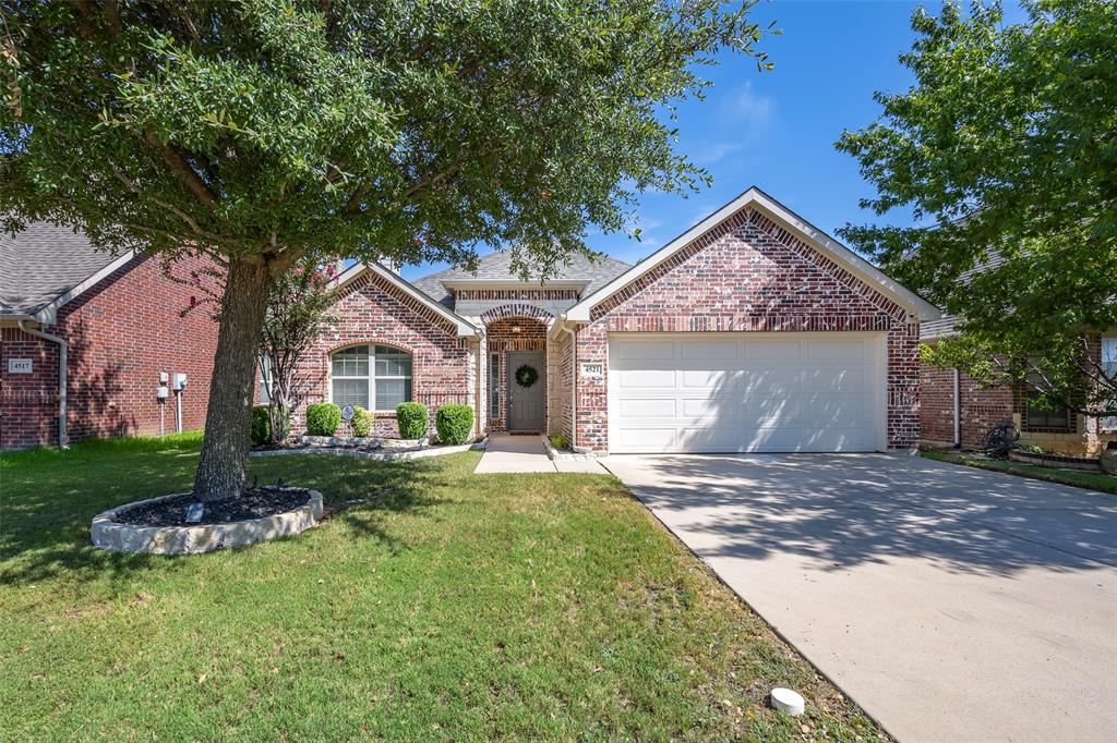 4521 Lakeside Hollow Street